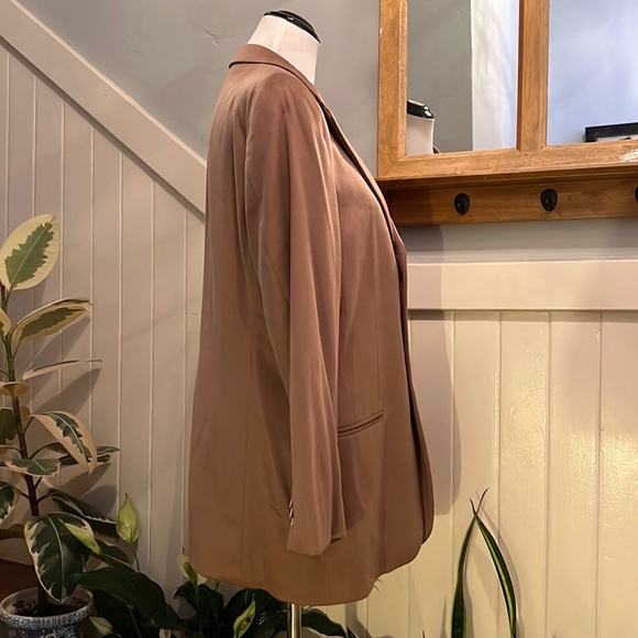 Neiman Marcus Luxury Armani Collezioni 100% Cashmere Oversized Blazer in Camel - Picture 13 of 14